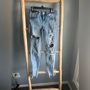 American Eagle mid rise light wash skinny jeans. Short.